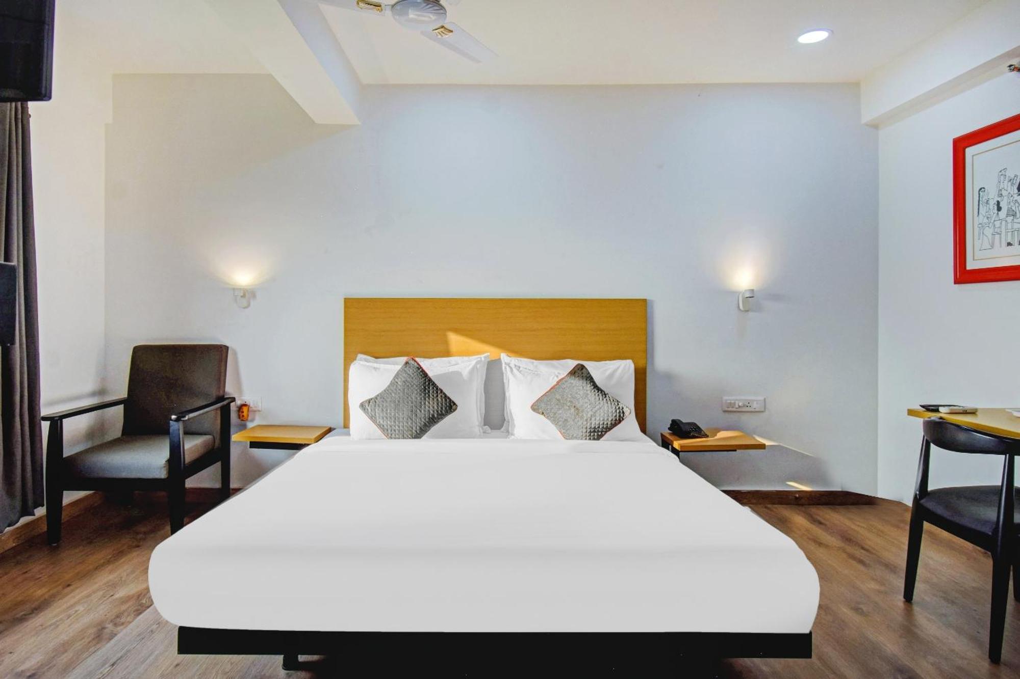 Super Townhouse The Royal Retreat Hotel Garui Exterior foto