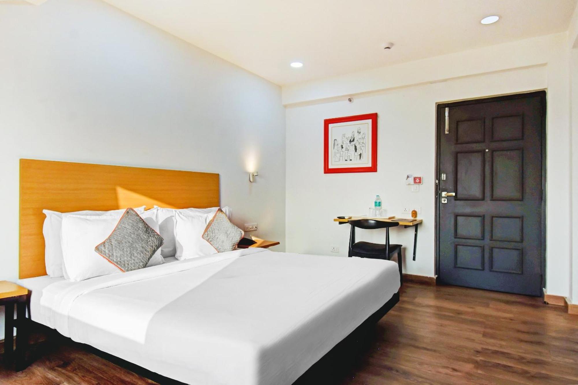 Super Townhouse The Royal Retreat Hotel Garui Exterior foto