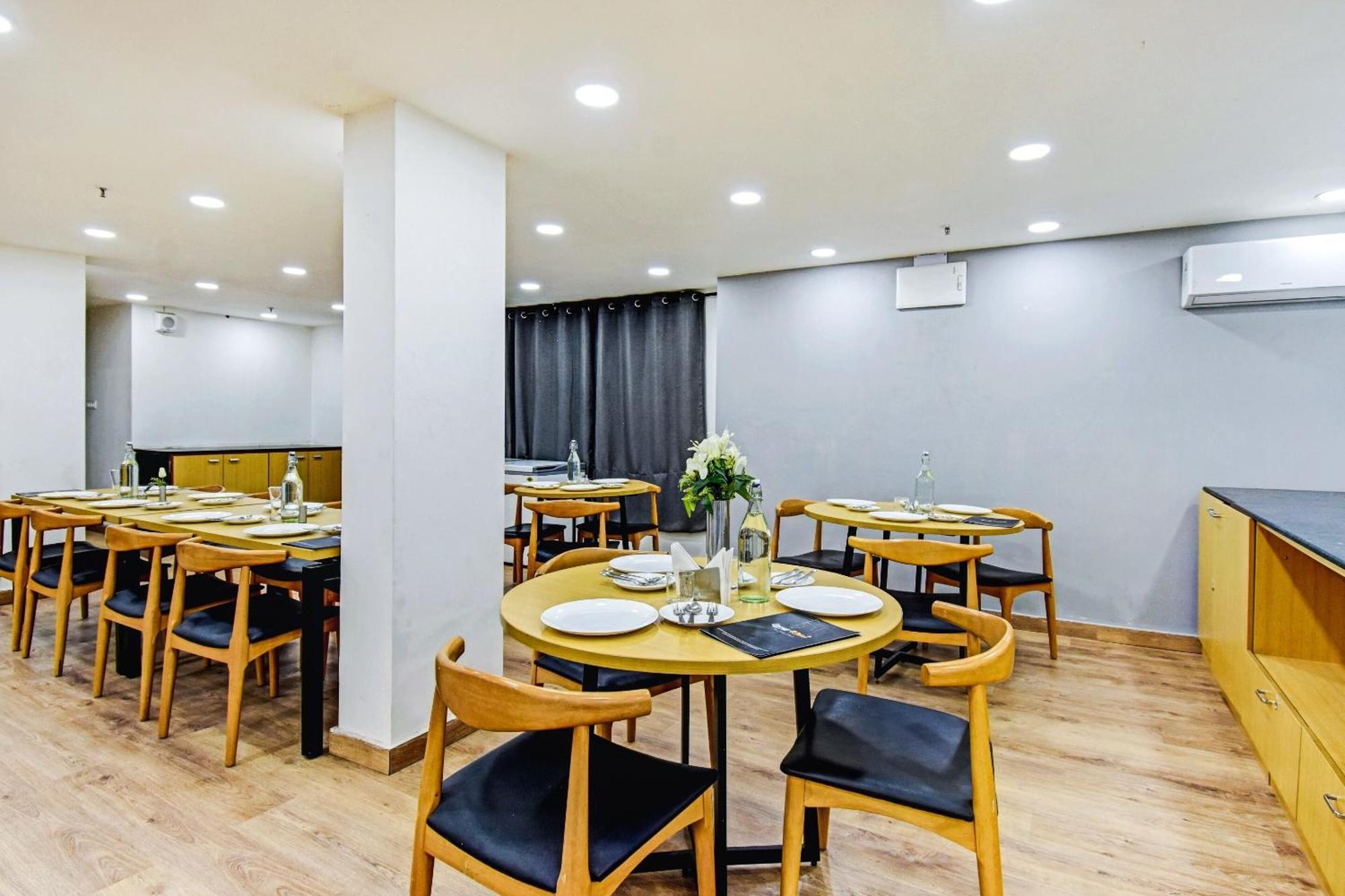 Super Townhouse The Royal Retreat Hotel Garui Exterior foto