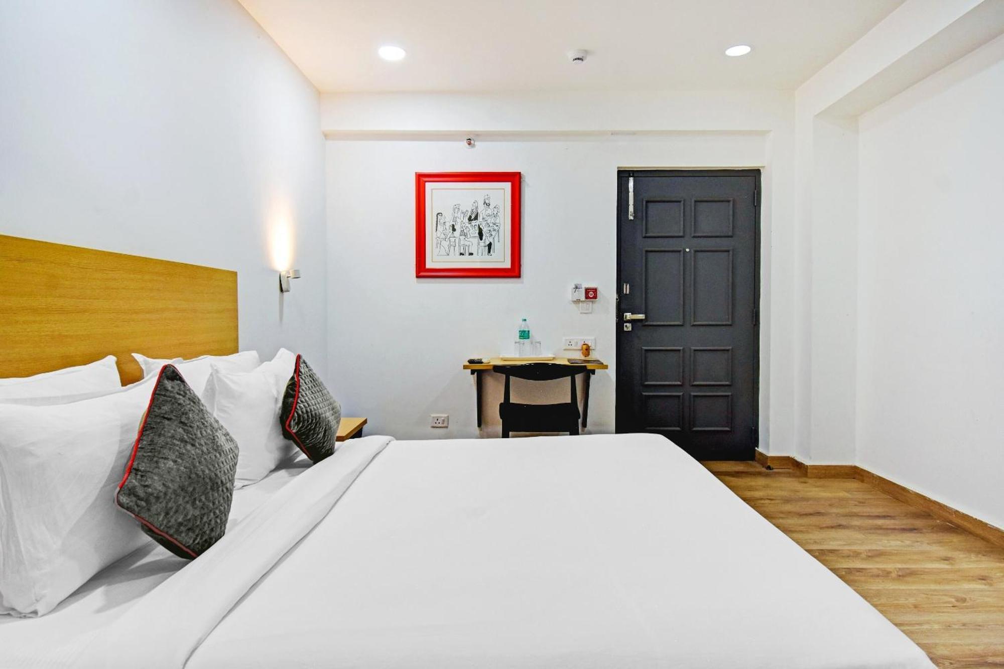 Super Townhouse The Royal Retreat Hotel Garui Exterior foto