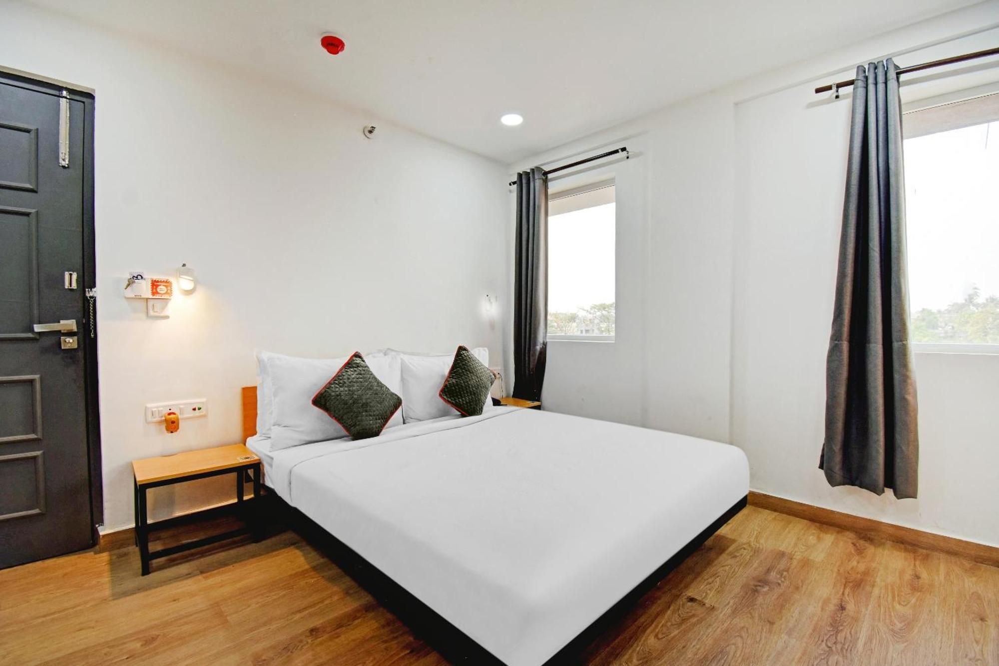 Super Townhouse The Royal Retreat Hotel Garui Exterior foto